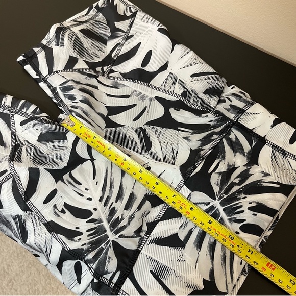 Cycle House by Marika Laura Side Pockets Bermuda Shorts - Picture 15 of 15